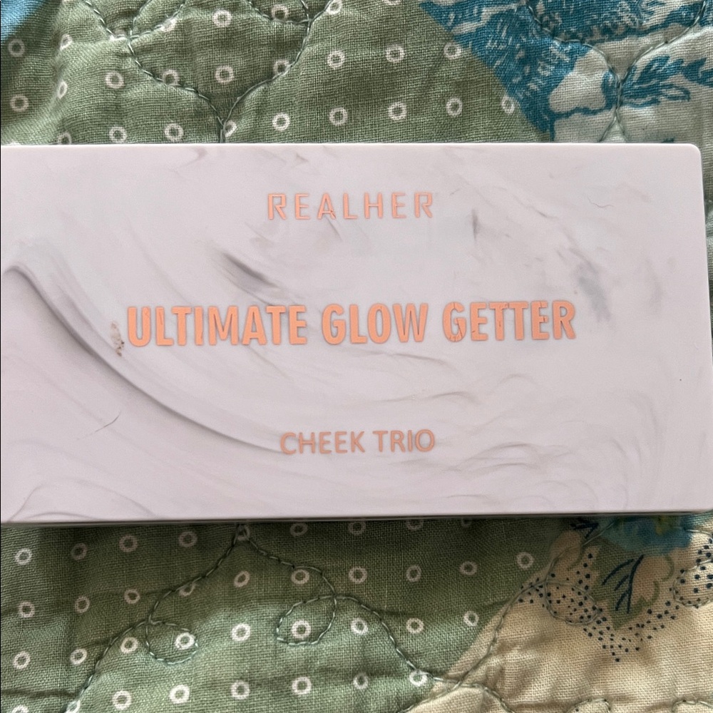 RealHer Cheek Trio Compact - Peach & Pink Highlighter Set